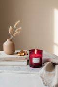 Spiced Apple doftljus med inredningsdetaljer